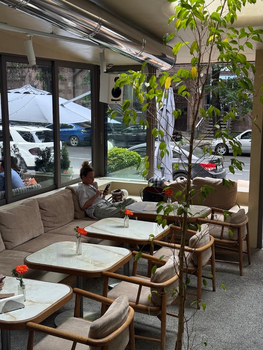 Nomi Gastrobar
